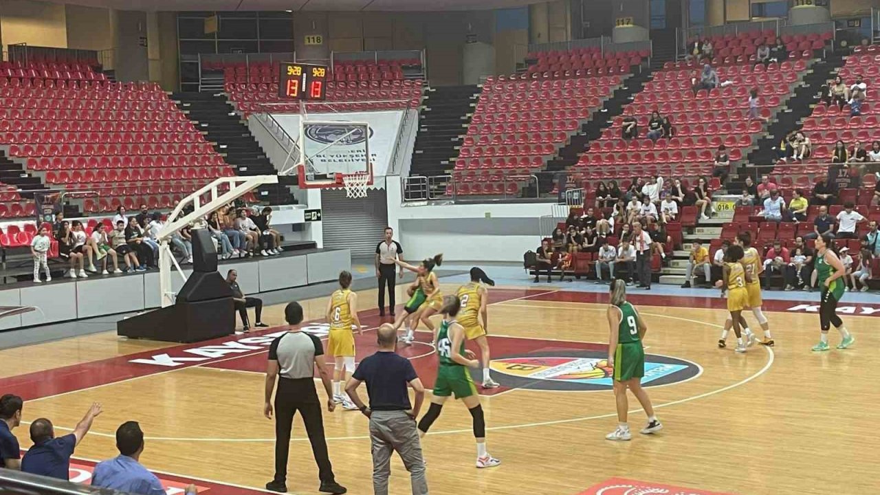 İzmit Belediyespor, yeni sezon öncesi 17. Erciyes Cup’ta form tuttu