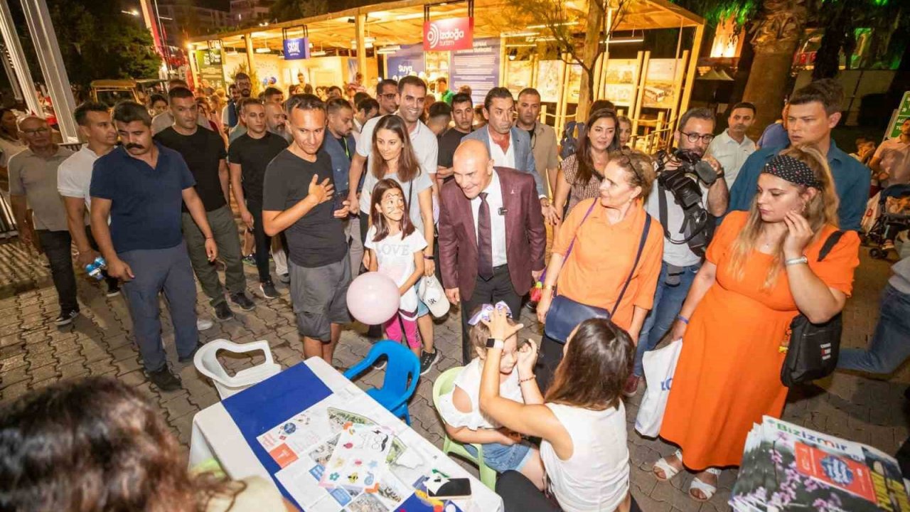 Başkan Soyer, 92. İzmir Enternasyonal Fuarı’nda ziyaretçilerle buluştu