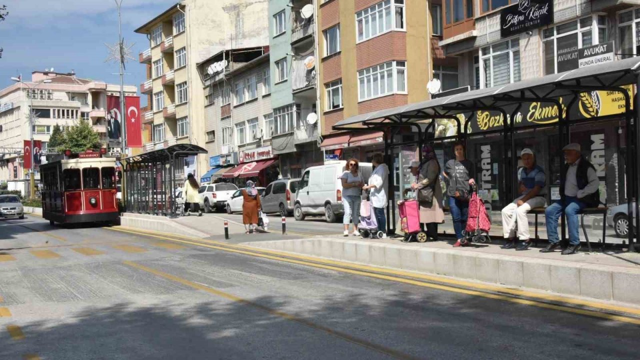 Boztram Bozüyük’te ana caddeyi süslüyor