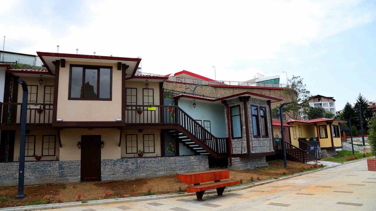 Tarihi Ordu Evleri Çamlı Köşk’te