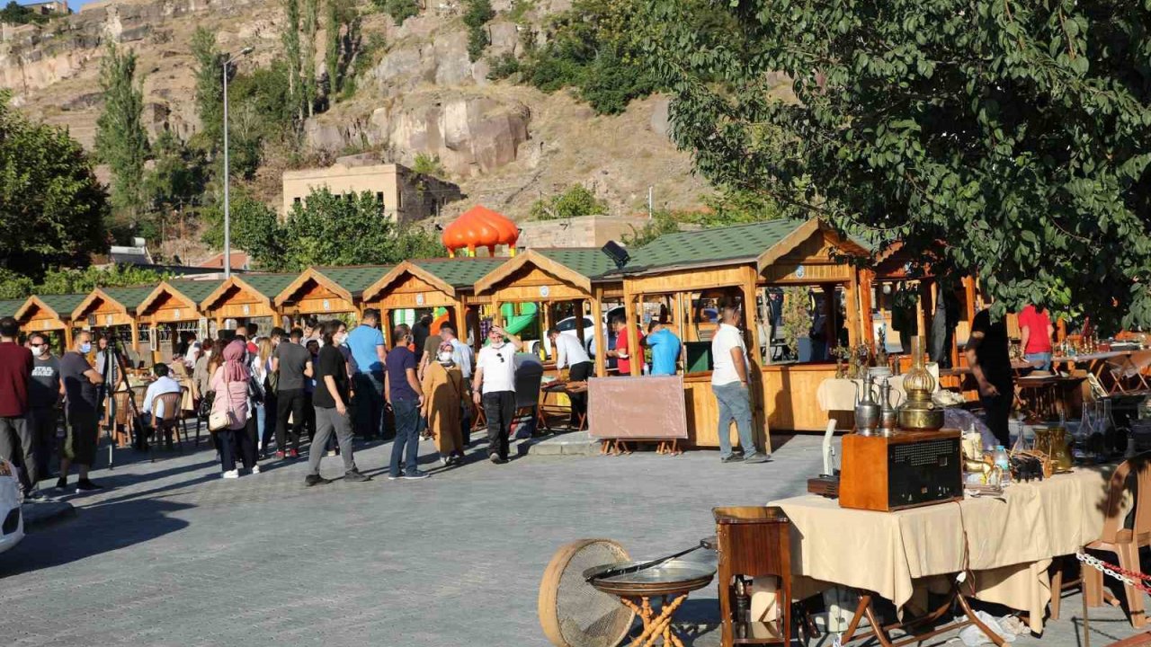 Talas’ta bu pazar ‘Antika Pazarı’ var