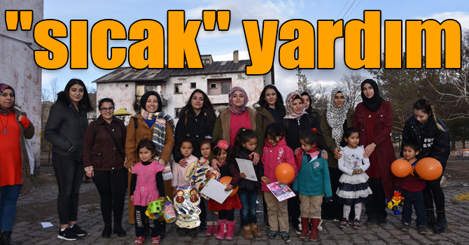 Kars'ta yardımsever öğrencilerden göçmenlere kış öncesi "sıcak" yardım