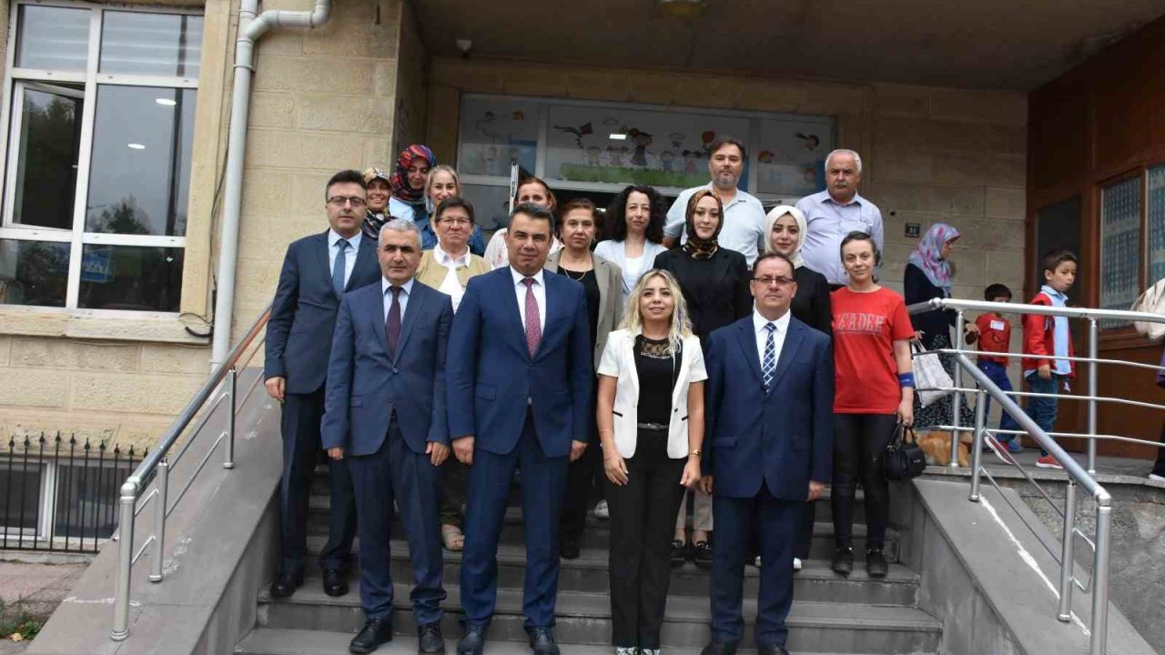 İl Milli Eğitim Müdürü Gümüş: “Hızla değişen dünyayı takip edebilen öğrenciler yetiştirmek için çalışacağız”