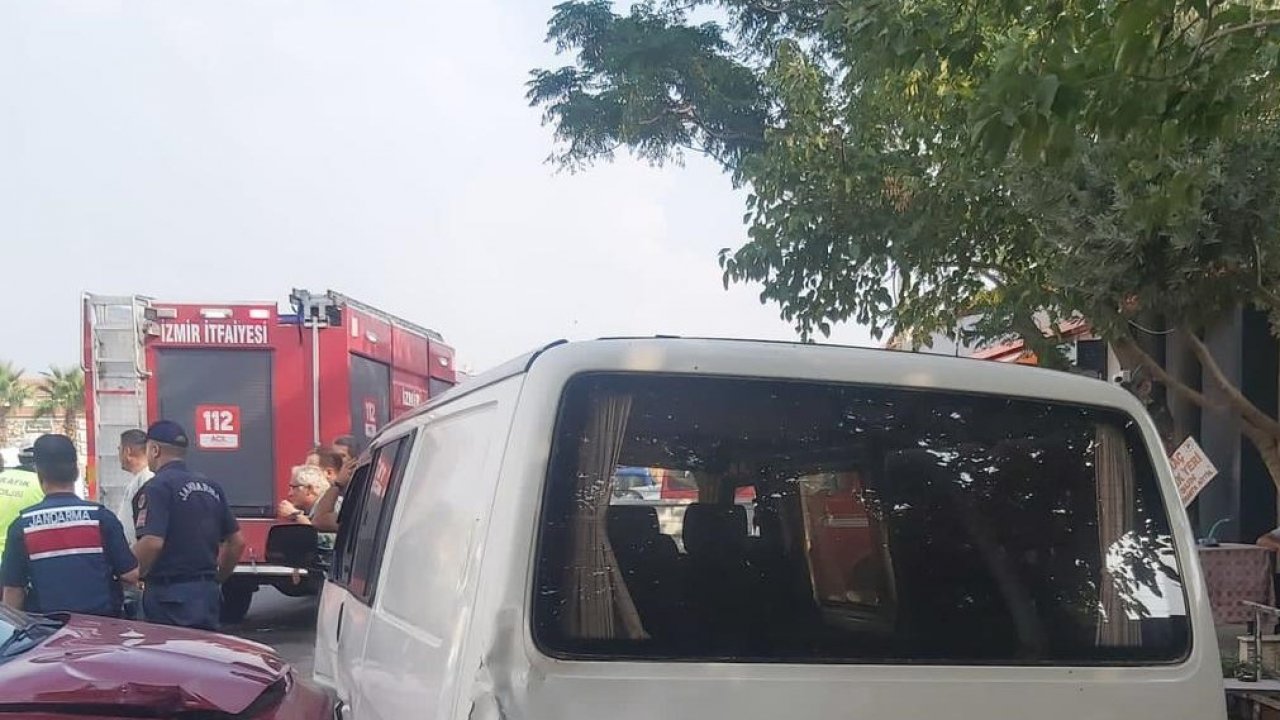 İzmir’de servis minibüsü ile otomobil çarpıştı: 7 yaralı