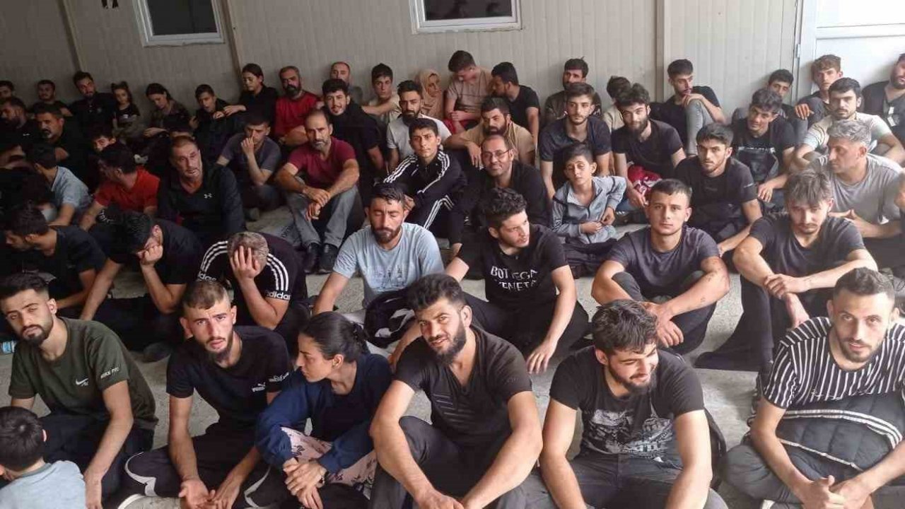 Edirne’den Bulgaristan’a geçmeye çalışan 89 göçmen yakalandı