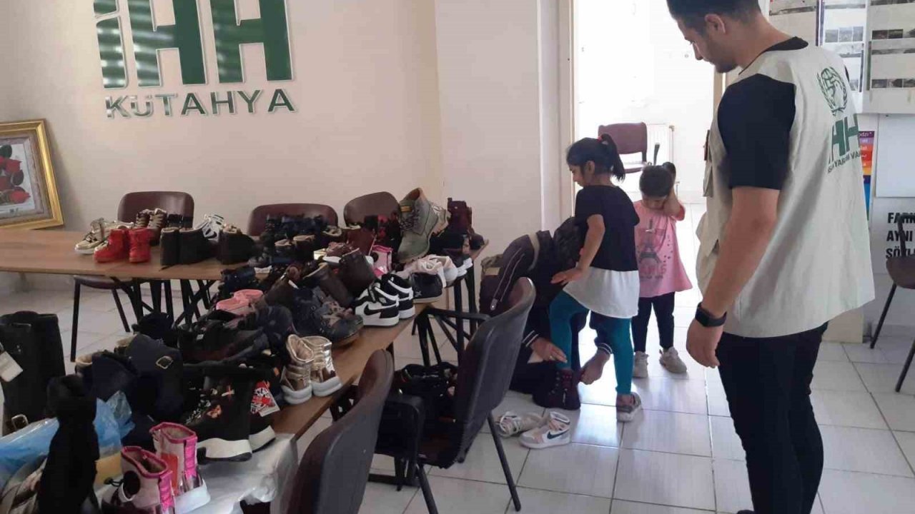 Kütahya İHH 400 çocuğa ayakkabı dağıttı