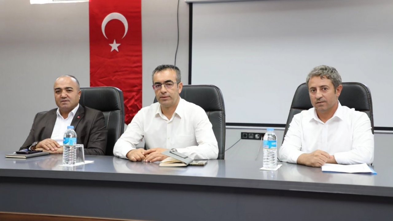 Ağrı Gençlik ve Spor İl Müdürlüğü, yeni sezon öncesi antrenörleri ile toplantı yaptı