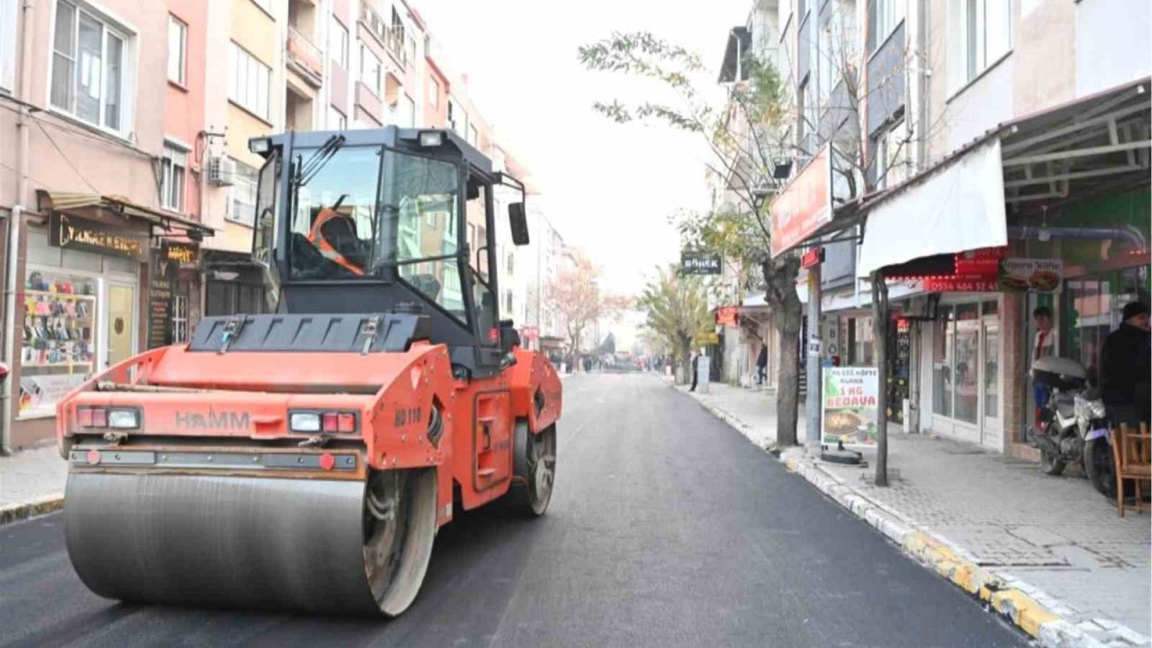 Karesi’de asfaltlama çalışmaları sürüyor