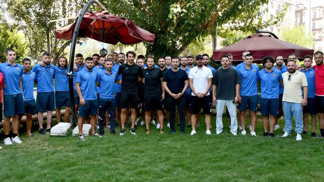Başkan Günel: “Gençlerimizin geleceği için Kuşadasıspor’a sahip çıkalım”