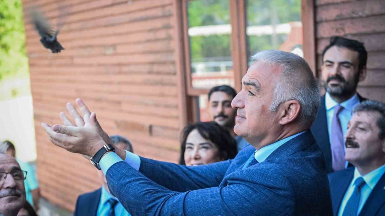 Bakan Ersoy ‘Kuş Cenneti’ni inceledi