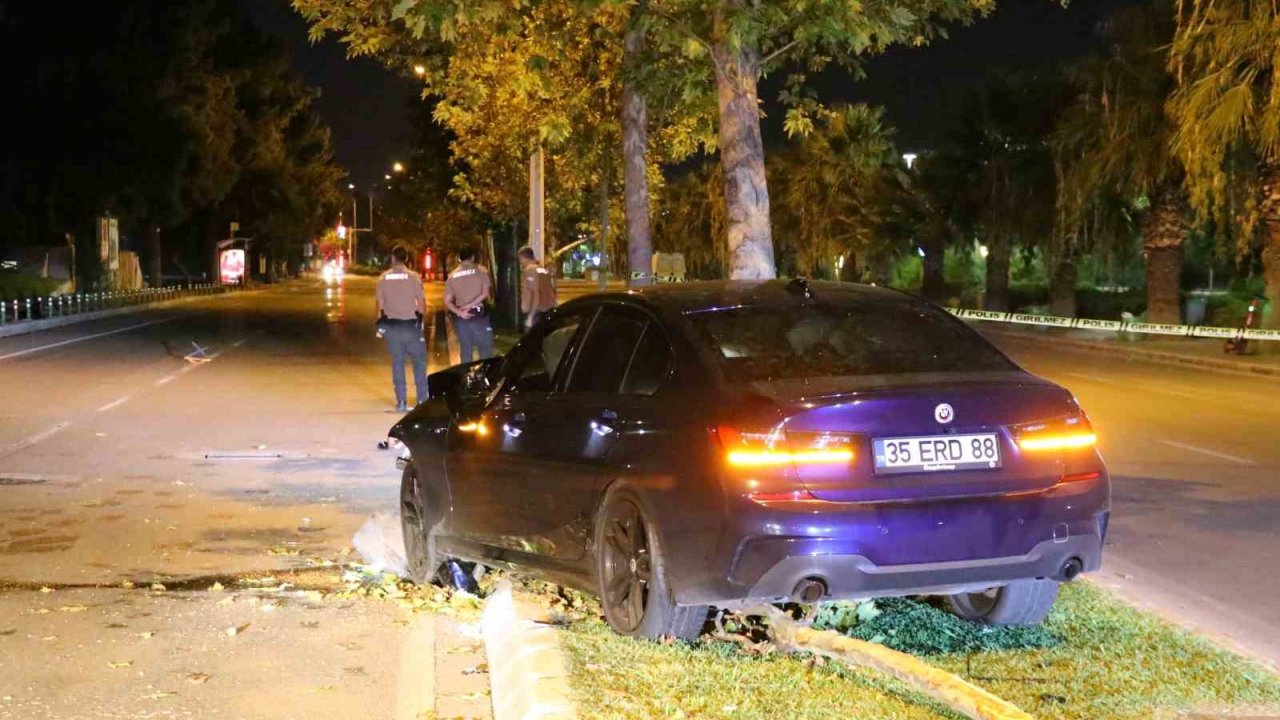 İzmir’de otomobille çarpışan motokurye hayatını kaybetti