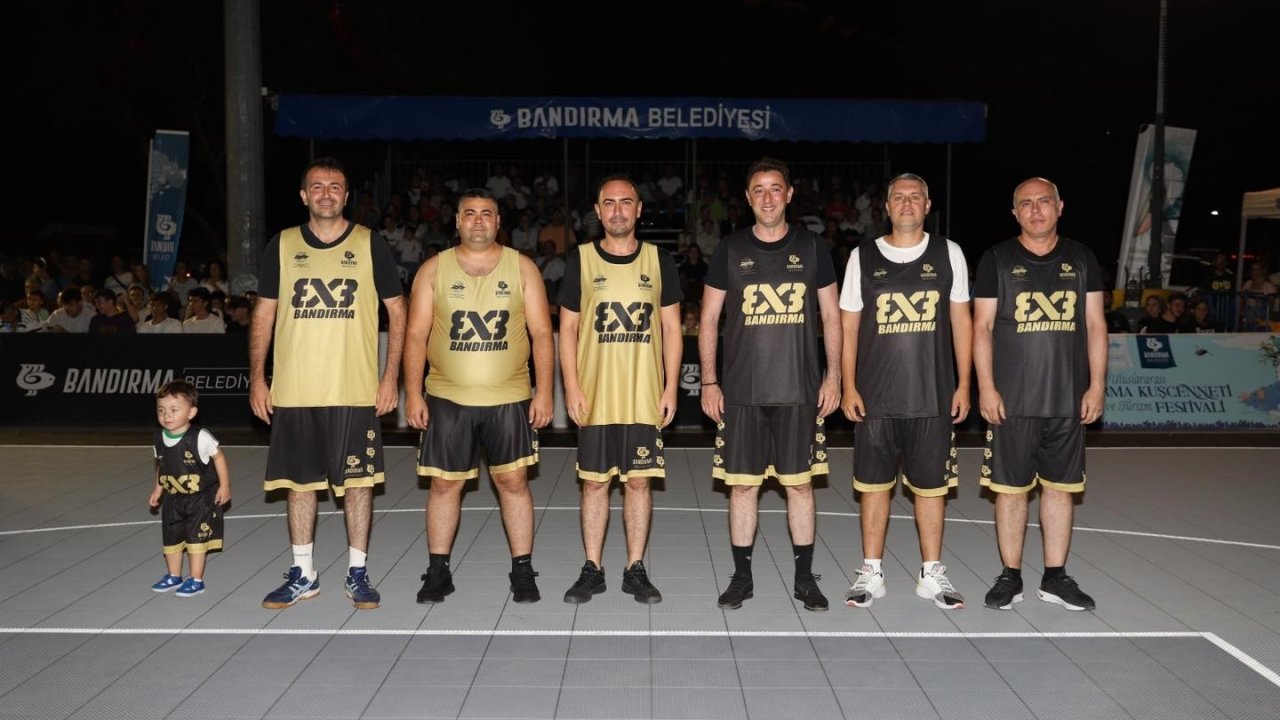 Bandırma Belediye Başkanı Tolga Tosun, basketbol oynadı