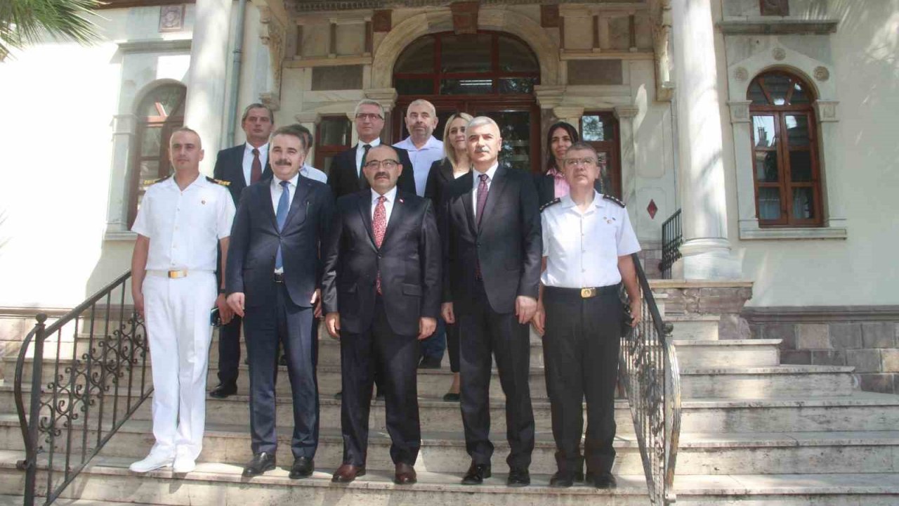 Vali İsmail Ustaoğlu’ndan ilk ilçe ziyareti Edremit’e