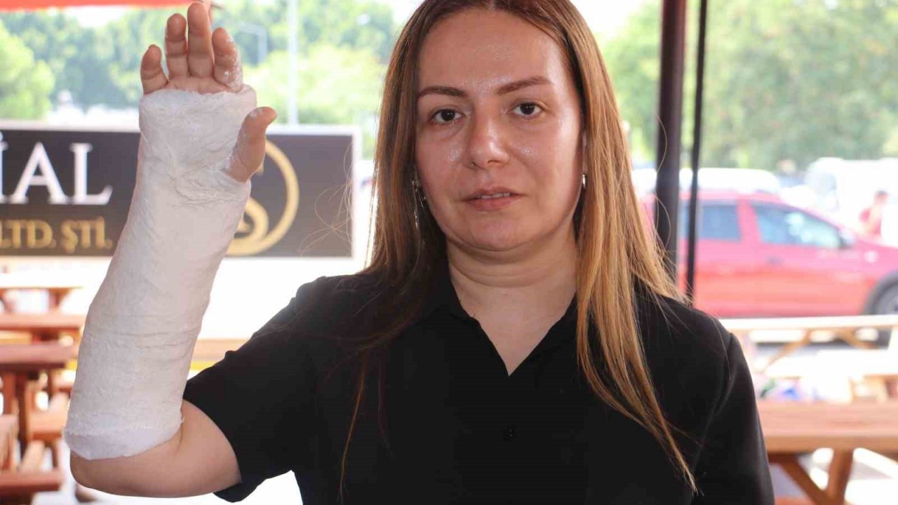 Pitbullun saldırısından köpeğini kurtaran kadın kaldırıma düşüp kolunu kırdı