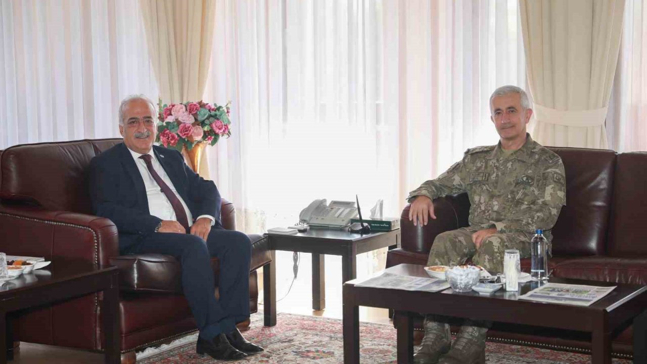 Tümgeneral Algan’dan Rektör Çomaklı’ya iade-i ziyaret