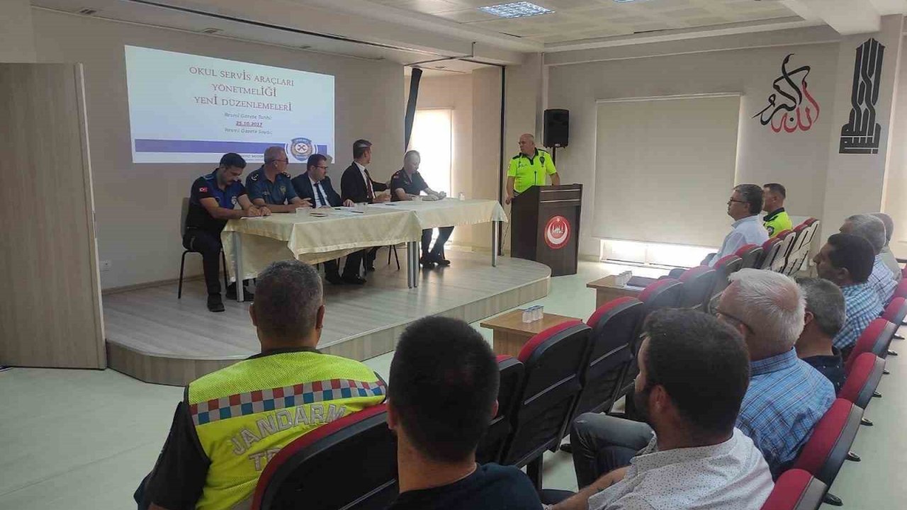 Edirne jandarması okul öncesi servis sürücülerini bilgilendirdi