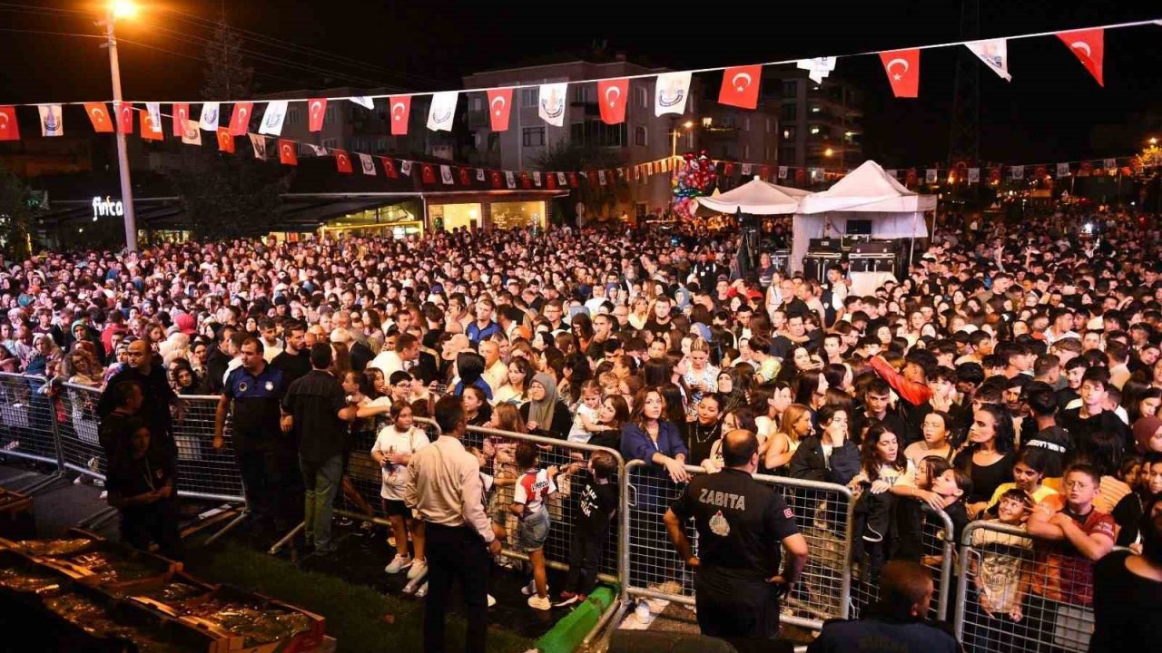 Yenişehir Biber Festivalii’nde Hakan Altun ve Merve Özbey rüzgarı