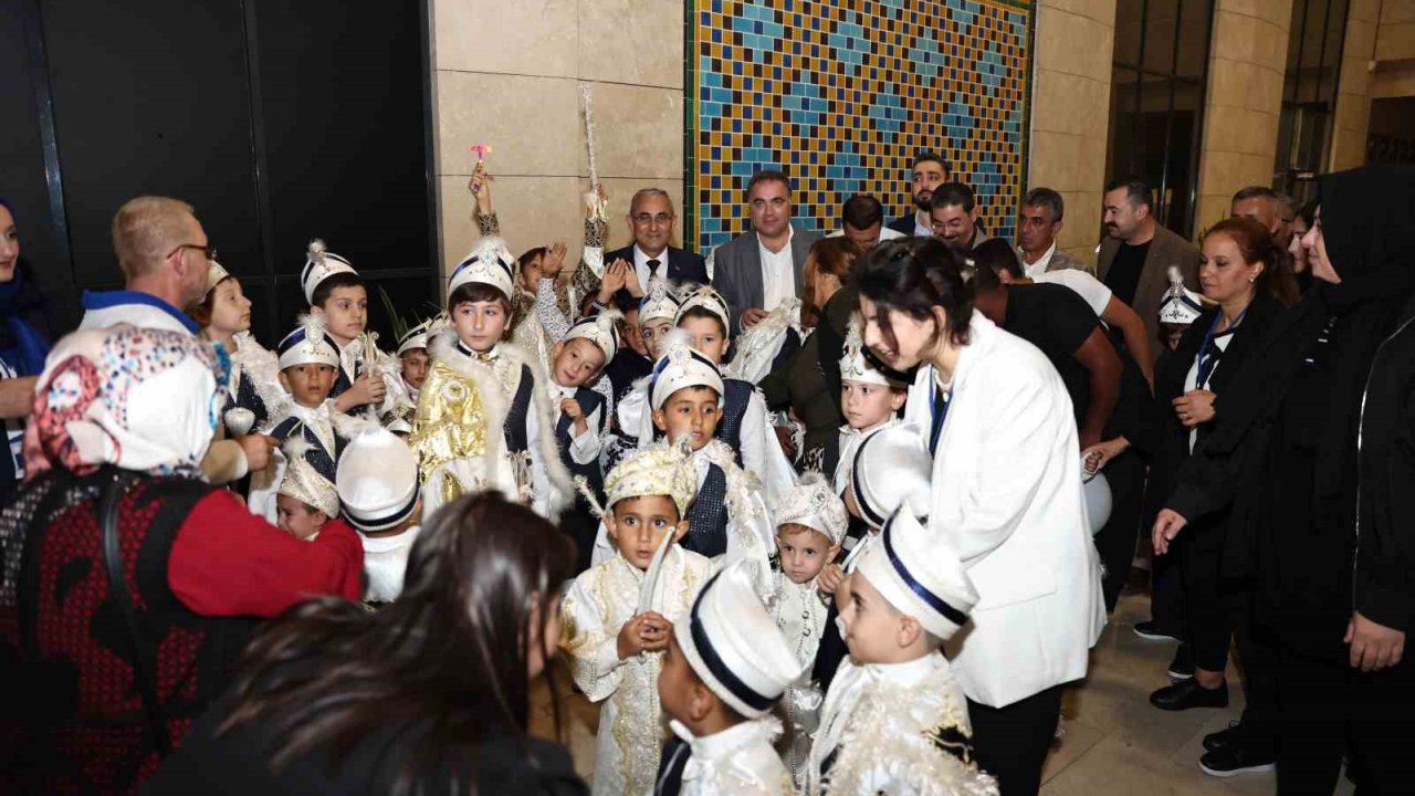 Kütahya Belediyesi 72 çocuk için toplu sünnet şöleni düzenledi