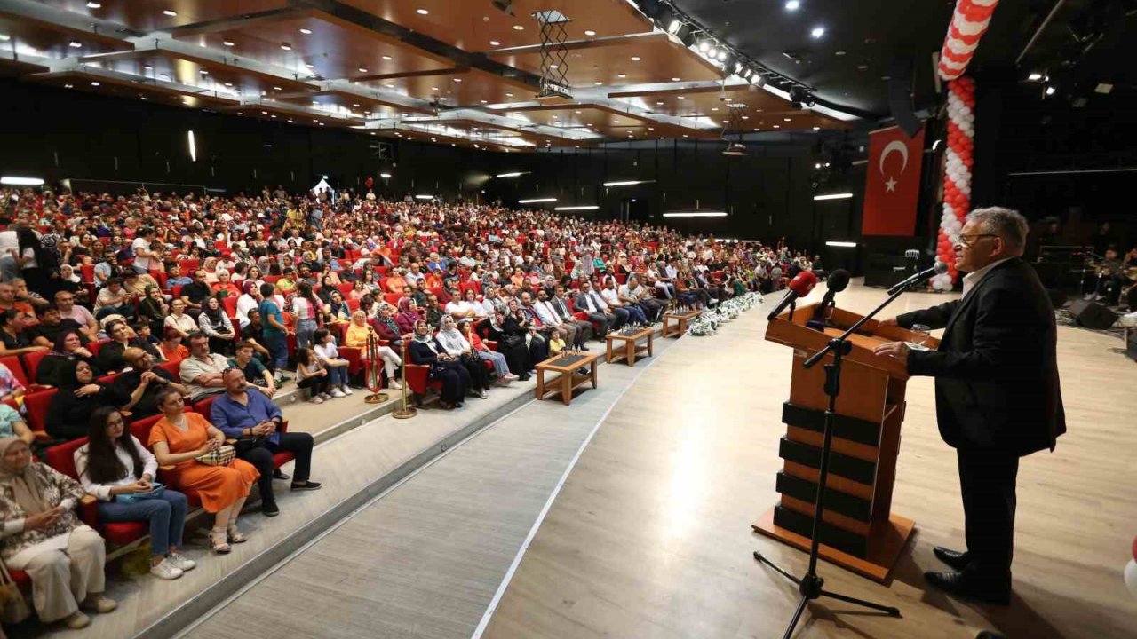 Başkan Büyükkılıç’tan konservatuar’ın coşkulu kapanışına özel türkü