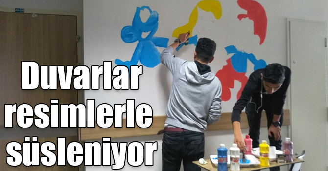 (ÇYDD) Çocuk Servisinin duvarlarını resimlerle süslüyor