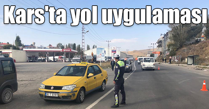 Kars'ta polisten yol uygulaması