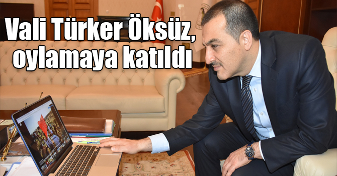 Kars Valisi Türker Öksüz, AA'nın "Yılın Fotoğrafları" oylamasına katıldı