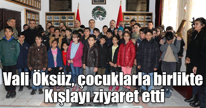 Kars Valisi Türker Öksüz, çocuklarla birlikte Kazım Karabekir Kışlasını ziyaret etti