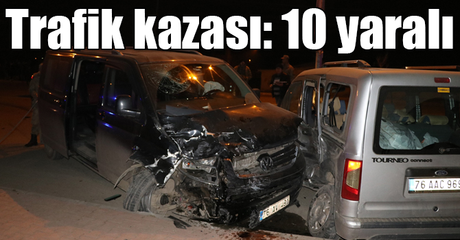 Iğdır'da minibüs ile hafif ticari araç çarpıştı: 10 yaralı