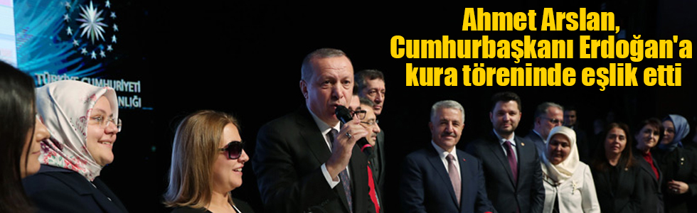 Ahmet Arslan, Cumhurbaşkanı Erdoğan'a kura töreninde eşlik etti