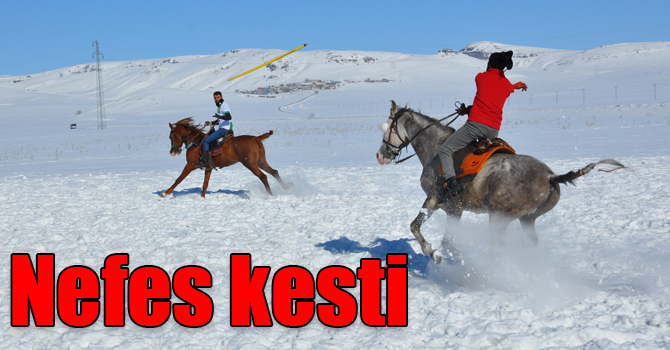 Kars'ta kar üstünde cirit gösterisi nefes kesti