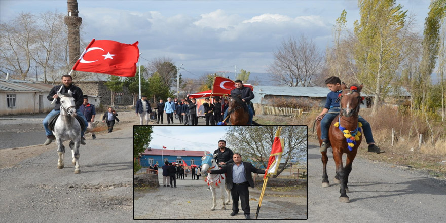 Cumhuriyet Yürüyüşüne 'Atlarıyla' eşlik ettiler!