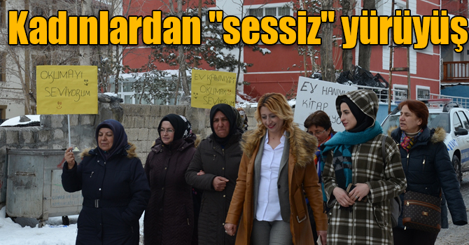 Kadınlardan kitap için "sessiz" yürüyüş