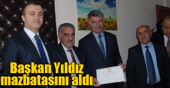 MHP'li Kağızman Belediye Başkanı Nevzat Yıldız mazbatasını aldı