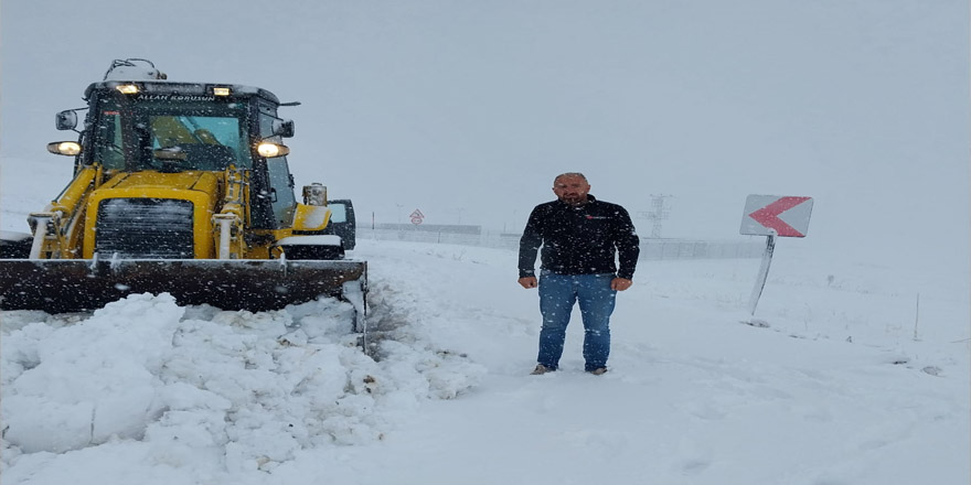 Kars'ta etkili olan kar yağışı nedeniyle 7 köy yolu ulaşıma kapandı.