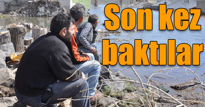 Kars'ta sular altında kalan köylerine son kez baktılar