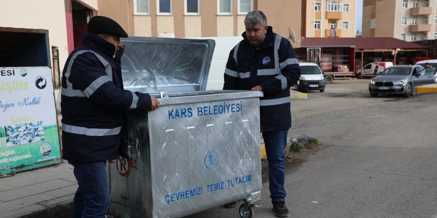 Kars Belediyesi Çöp Konteynerlerini Yenilemeye Devam Ediyor