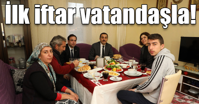 Kars Valisi Türker Öksüz, Demirci ailesini ziyaret ederek Ramazanın ilk iftarını birlikte yaptı