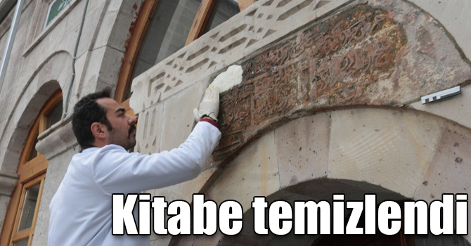 Harakani Türbesinin kitabesi temizlendi