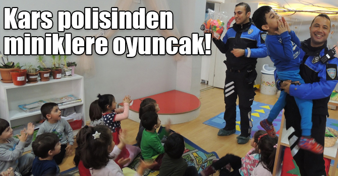Kars polisinden miniklere oyuncak!