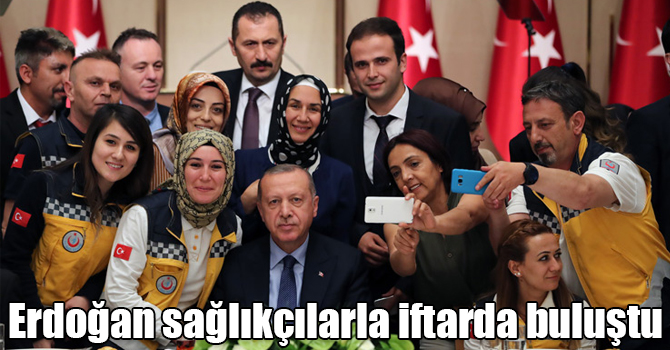 Cumhurbaşkanı Erdoğan sağlıkçılarla iftarda bir araya geldi