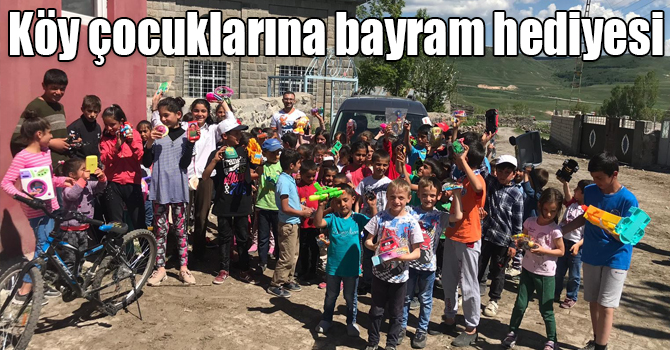 Köy çocuklarına bayram hediyesi