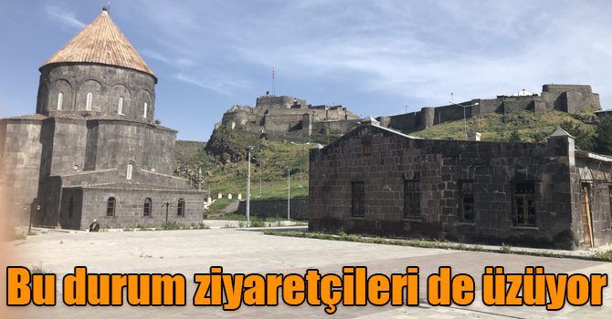 Kars’ta Papaz’ın evi kaderine terk edildi
