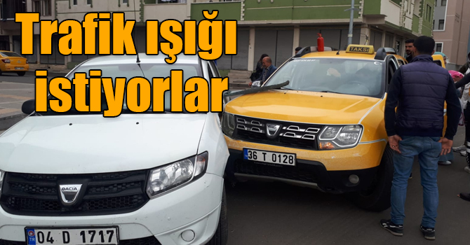 O kavşağa trafik ışığı istiyorlar