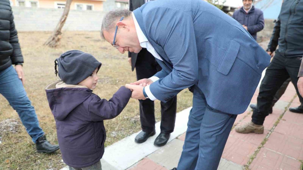 Vali Ziya Polat, mahalle ziyaretlerine devam ediyor