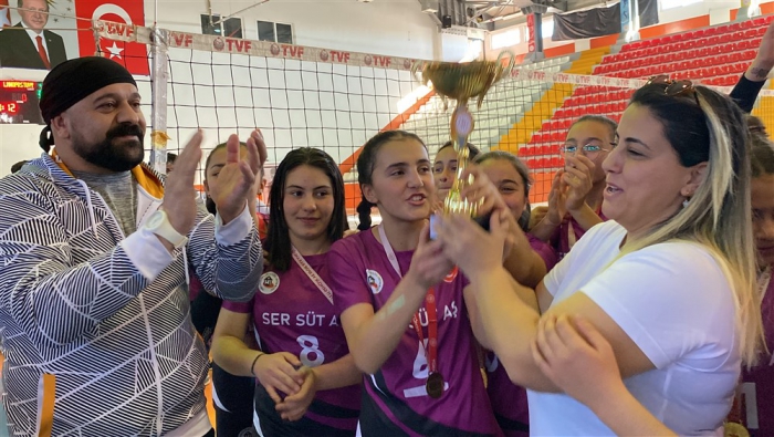 Voleybolda il birincisi oldular!