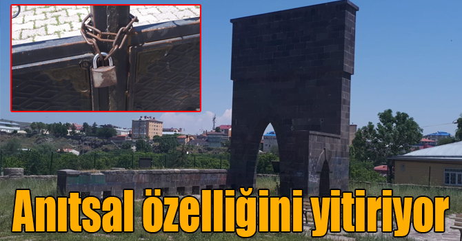 Anıtsal özelliğini yitiriyor