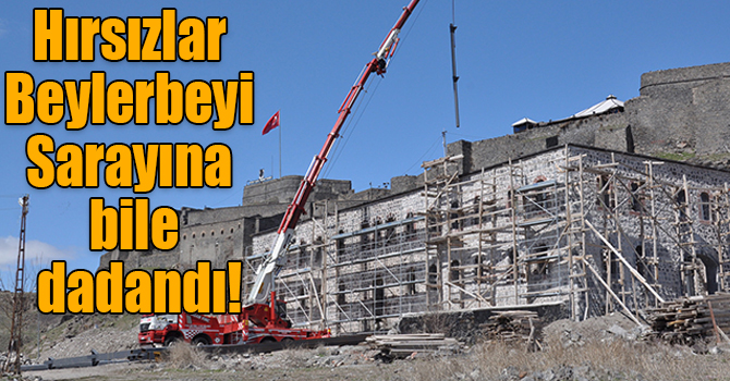 Hırsızlar Beylerbeyi Sarayına bile dadandı!