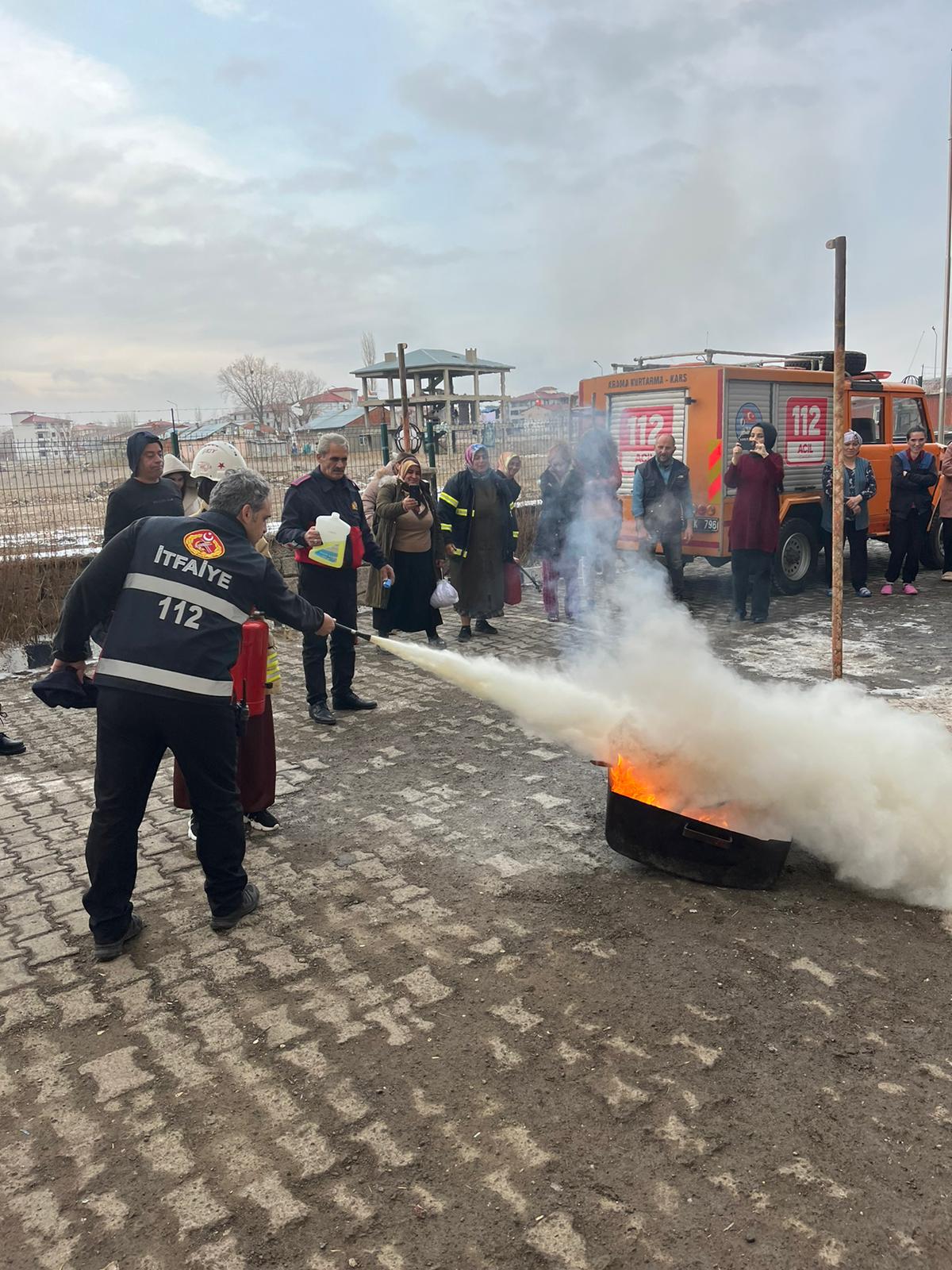 Kars KYK öğrencilerine yangın eğitimi verildi