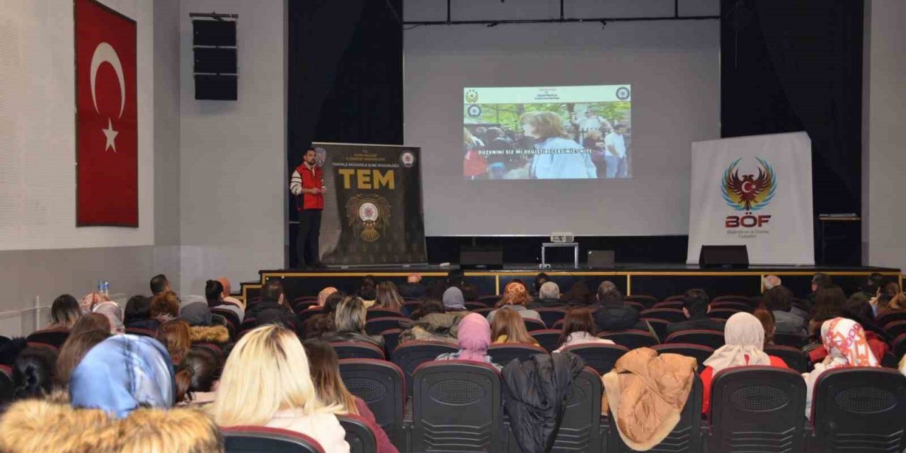 Kars’ta öğretmenler “Gençlik Sizin Eseriniz’’ Projesi anlatıldı