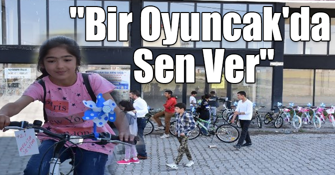 Karslı çocuklara bisiklet hediyesi